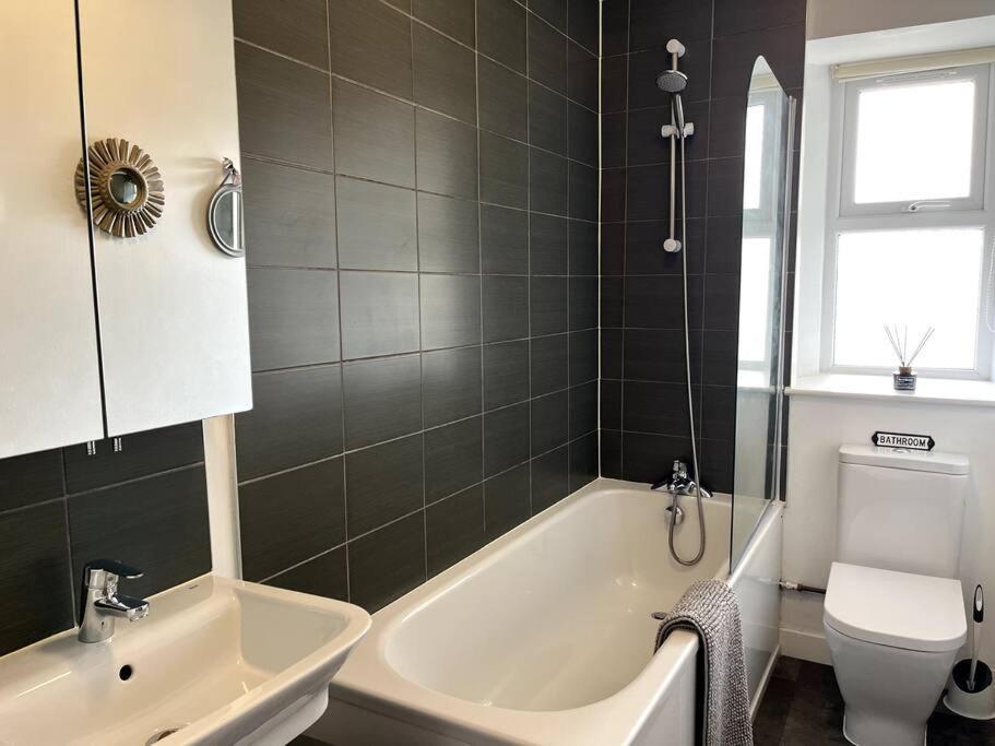 Appartamento Flat In The Heart Of Newquay New Quay Esterno foto